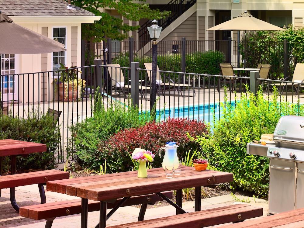 Sonesta Simply Suites Memphis East Poplar Pike Buitenkant foto